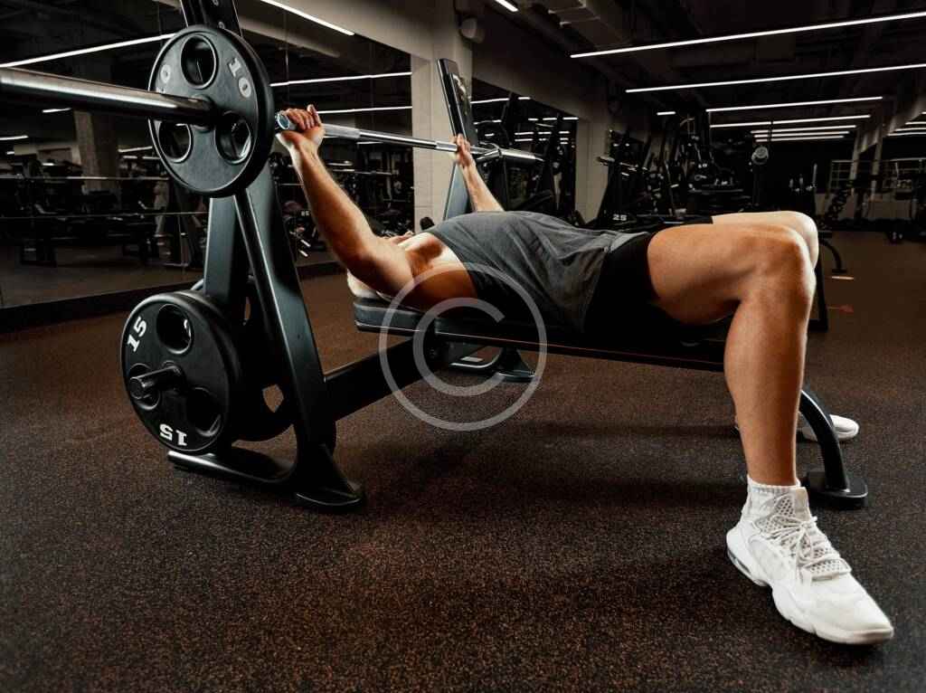 CrossFit Centers vs. Home Workouts: Pros and Cons